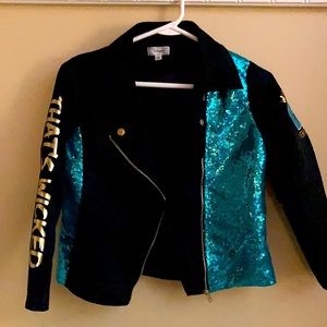 Girls Disney Descendants jacket. EUC